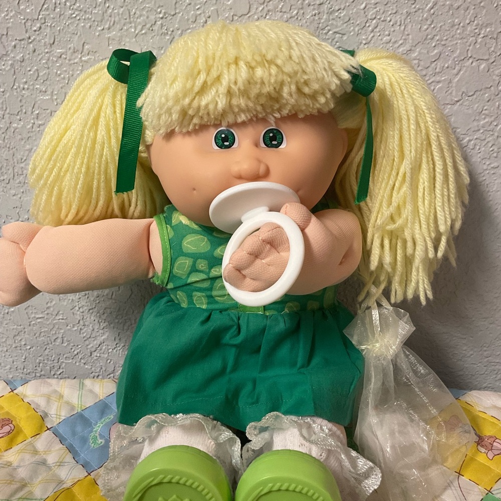 RARE VTG Cabbage Patch Kid Toddler Girl With Pacifier Lemon Hair Green Eyes 1988